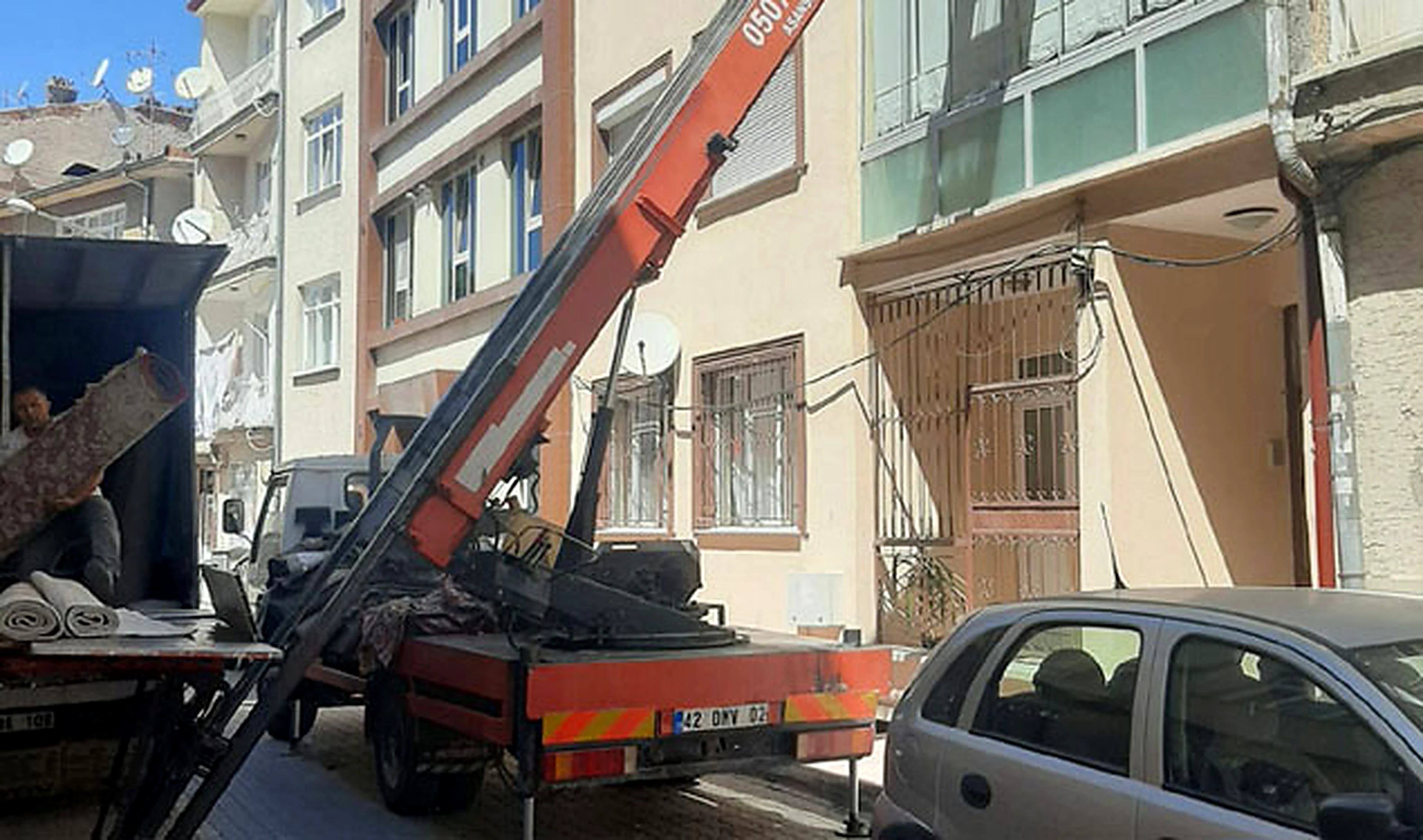 Alper Nakliyat asansörlü taşıma sahası